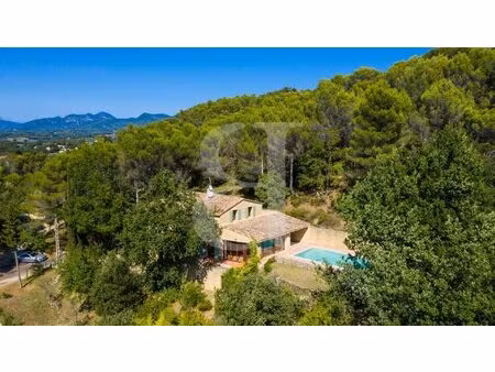propriété en pierres avec piscine et vue région vaison-la-rom