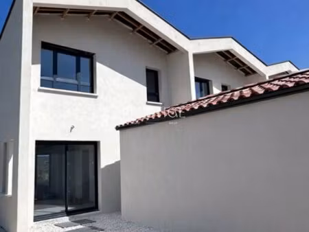 langlade maison 4 pieces de 90 m2 avec jardin & garage& piscine