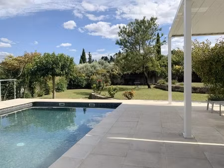 a 6 km d'uzès  villa récente avec piscine.