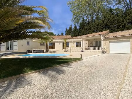 villa de plain pied à 3 km d'uzès   jardin paysagé avec piscine.