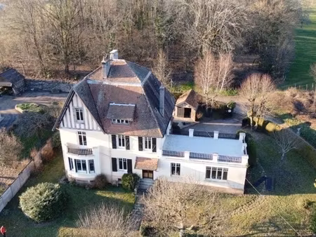 maison de caractère de 275m2 et ses 1607 m2 de terrain clos