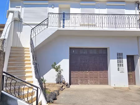 maison de village avec grand garage et véranda