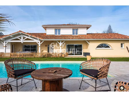 superbe villa  5 chambres  garage et piscine