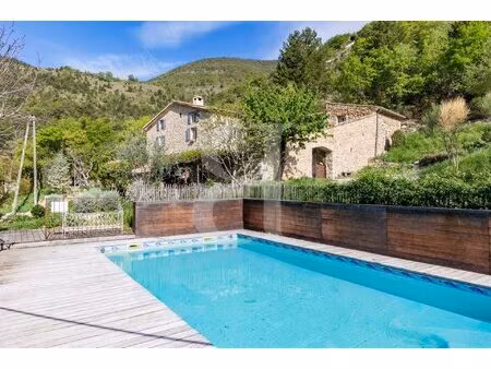 mas avec piscine dans les collines de la drôme provençale