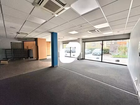 location commerce fontenay le fleury 78330 141m² à 308m²
