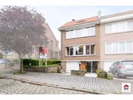 spacieuse maison familiale 3 façades dans un quartier calme