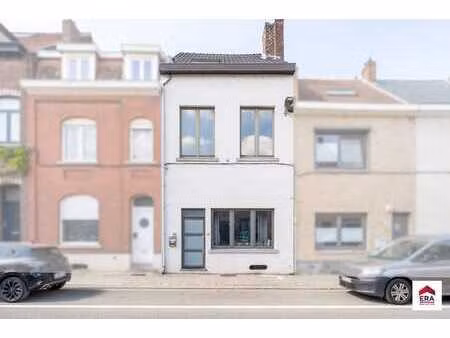maison spacieuse avec 5 chambres et finitions modernes