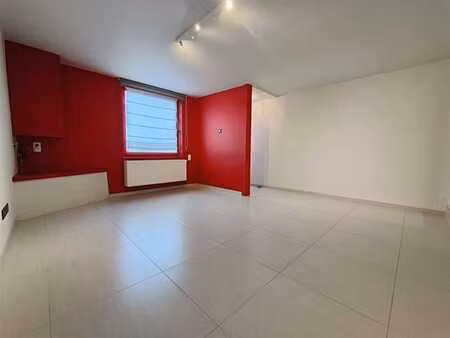 maison composé de 2 chambres avec extérieur