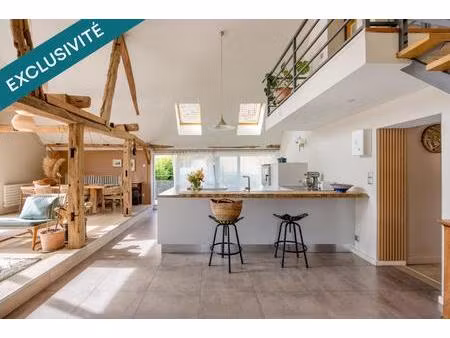 charmante maison atypique d'environ 182m² avec jardin et piscine