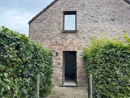 duplex entièrement rénové avec jardin