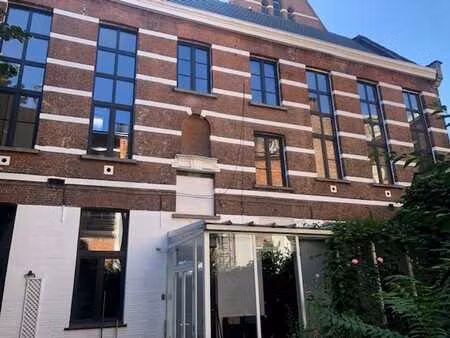 immeuble commercial unique avec jardin de ville privatif