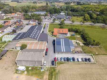 entrepôt avec bureau et stockage extérieur à vendre à ypres