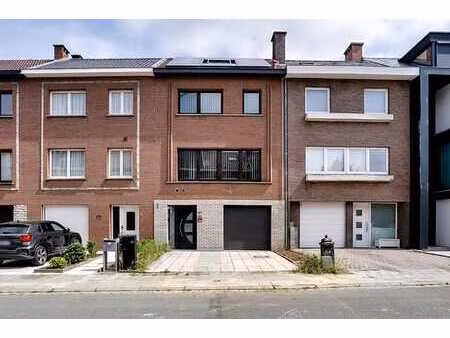 maison familiale lumineuse avec jardin et espace polyvalent