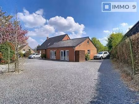 ensemble immobilier 2 maisons – 8 chambres –terrain 21 ares