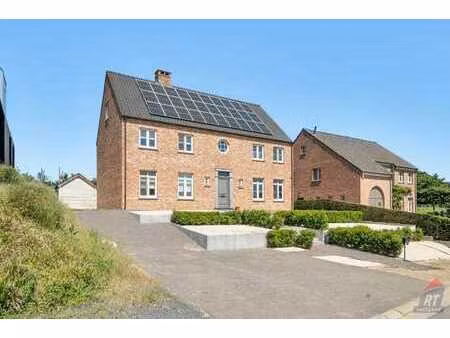 ruime villa met 4 slaapkamers op perceel van 14a 69ca in ...