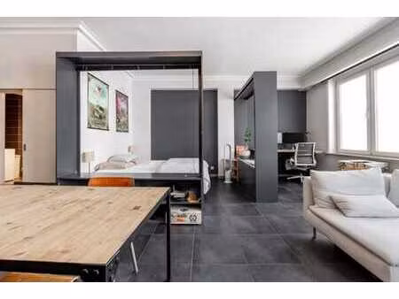 studio de +/- 65m² avec cave