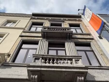 quartier botanique/madou - maison à rénover à fort potentiel