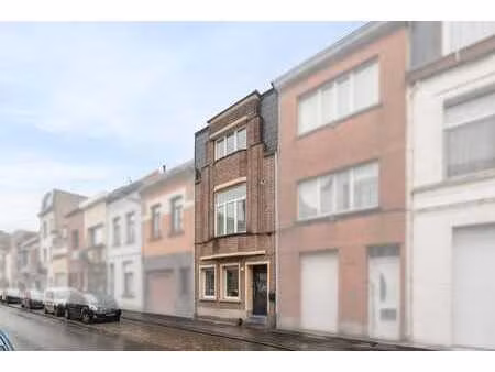 à vendre: maison rénovée avec jardin à anvers