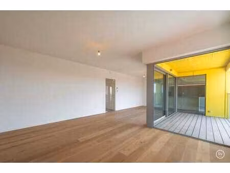 appartement neuf entièrement prêt à emménager avec une larg