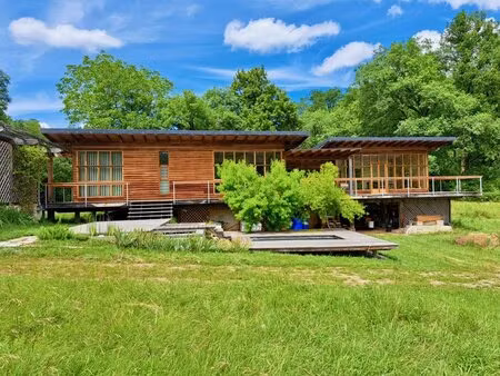 magnifique maison bio-climatique sur plus d'un hectare  tres proche de figeac (lot)