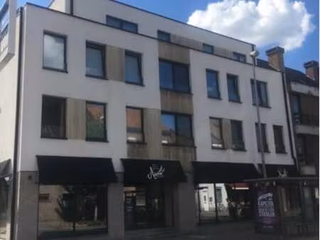 bel appartement avec 2 chambres et une grande terrasse