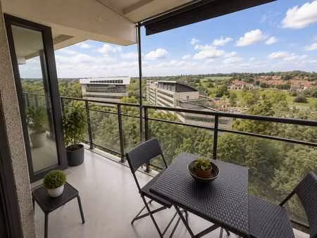 appartement 3 chambres non meublé à 2 pas de l'ucl.