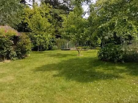 charmante maison de 3 chambres avec grand jardin.