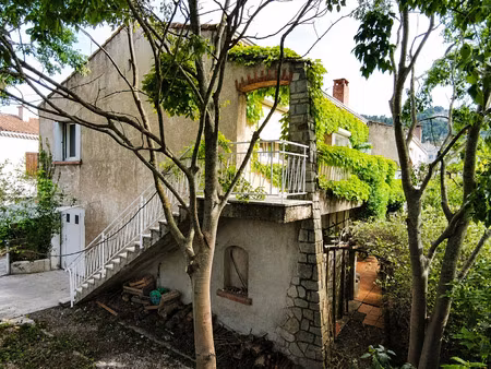 maison de 135 m2 sur 2 niveaux + grand garage et jardin