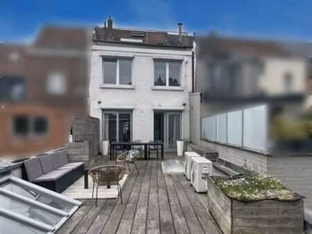 duplex idéalement situé avec grande terrasse plein sud