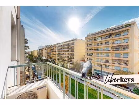 nice californie – grand 2 pièces traversant de 64 m² avec balcons et accès direct promenad