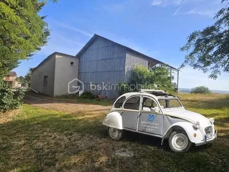 corps de ferme de 200 m² à la sauvetat