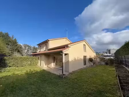location maison 6 pièces 127 m² à saint-priest-en-jarez (42270)  1 050 €