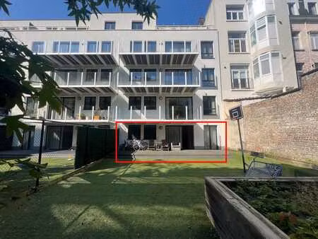 magnifique appartement au rez  récent de 2 chambres dans le