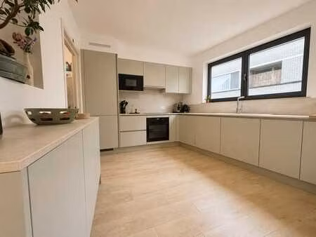 ** faire offre à partir de 359 000 eur (garage compris) **