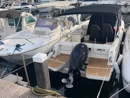 mandelieu cannes-marina : place de port 7 x 2 5 m