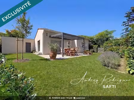 maison en brique récente plain-pied avec jardin