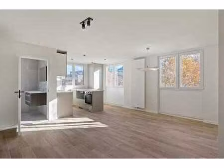 gerenoveerd hoekappartement met terras in centrum brasschaat