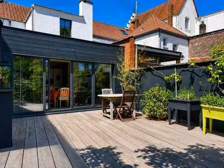 jolie maison de village - 2 ch + 1 bureau - superbe jardin