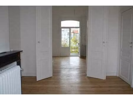 appartement 1 ch. à saint-gilles avec terrasse et balcon