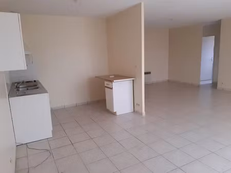 location maison 4 pièces 90 m² à ares (33740)  1 300 €
