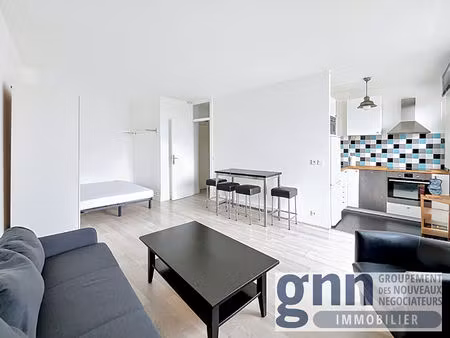 grand studio meublé avec balcon