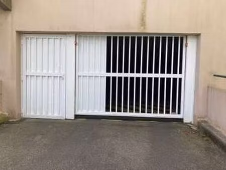 vente garage et parking à brest quatre moulins queliverzan (29200) : à vendre / 12m² brest