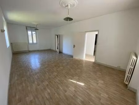 location maison à saint-astier (24110) : à louer / 152m² saint-astier