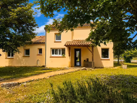 propriété avec maison de 136 m² - piscine  - 1 ha - boxes chevaux