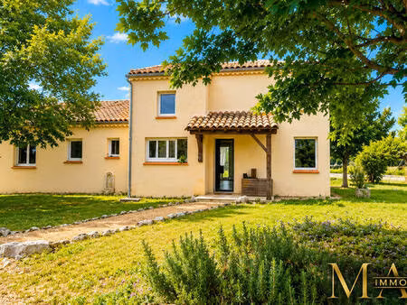 propriété avec villa et piscine sur 9531 m2 de terrain