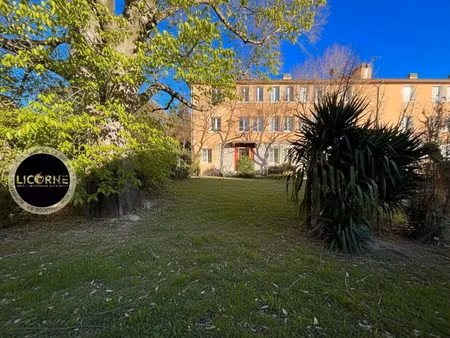 un jardin en ville