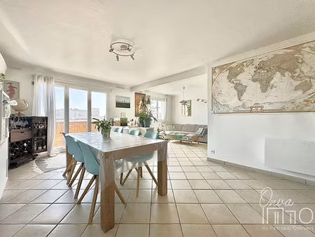 t4/t5 de 105m² en dernier étage avec balcon  cave et parking
