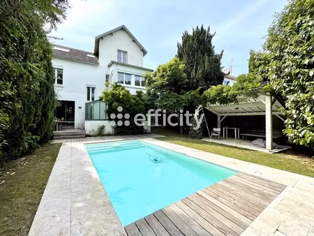 maison 10 pièces - 222 m²