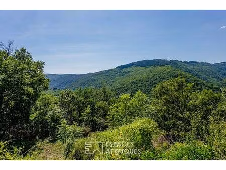 ancienne ferme de caractère et 16 hectares au coeur de la montagne noire
