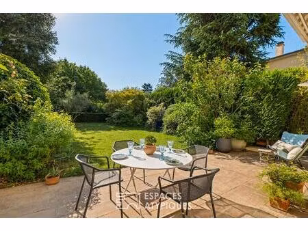 duplex avec jardin à quelques pas du centre village de sainte-foy-lès-lyon